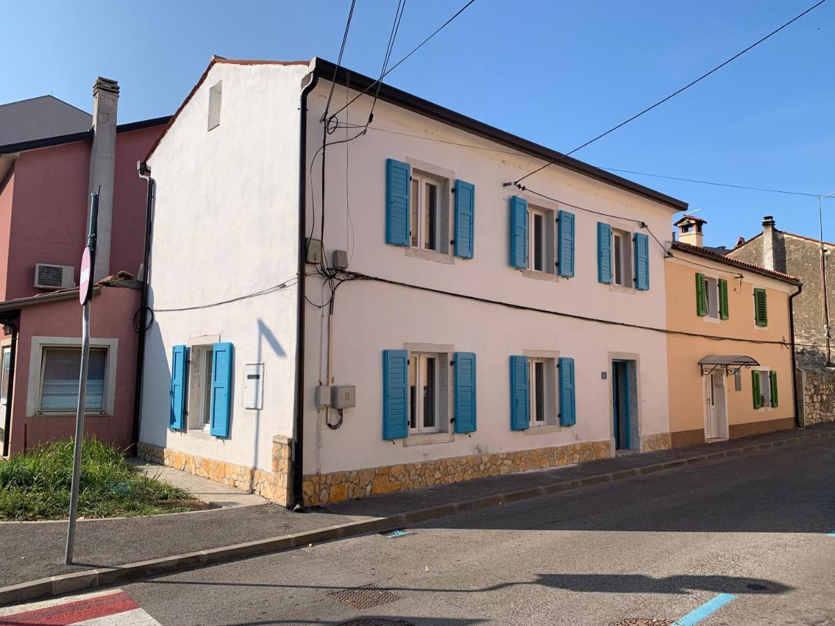 Center House With Apartments Umag Buitenkant foto