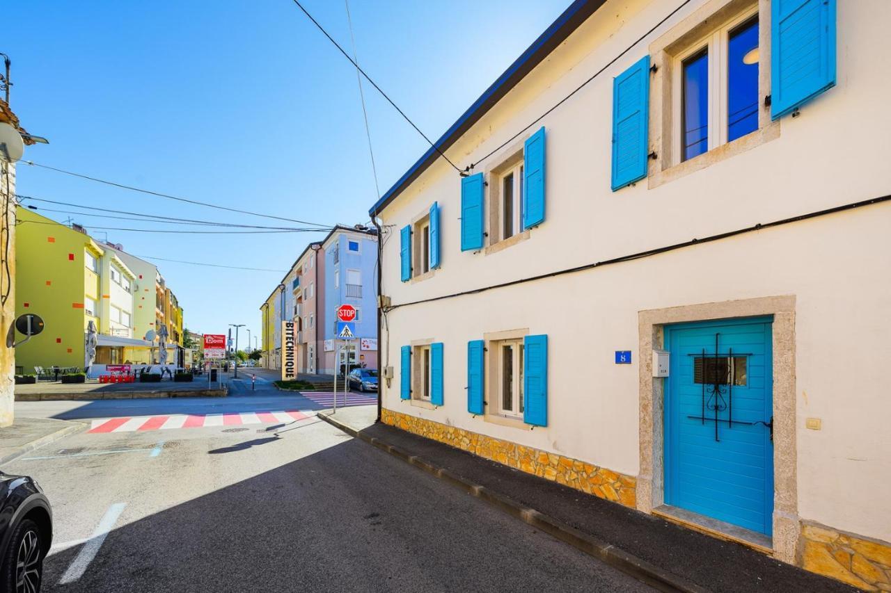 Center House With Apartments Umag Buitenkant foto